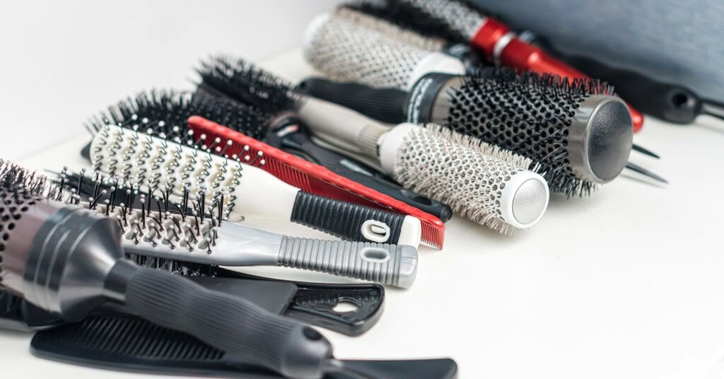 How to Clean Hair Brushes in a Salon